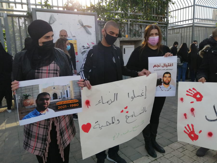 طلاب مدرسة يافا المستقبل يُنظمون وقفة احتجاجاً على العنف وجرائم القتل